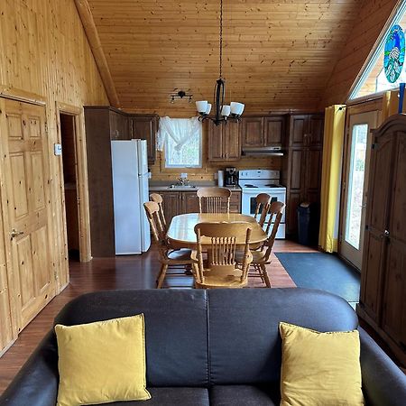 צ'מבורד Chalets Et Spa Lac Saint-Jean מראה חיצוני תמונה