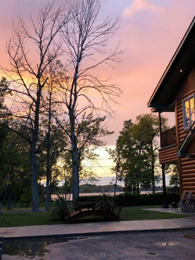 צ'מבורד Chalets Et Spa Lac Saint-Jean מראה חיצוני תמונה
