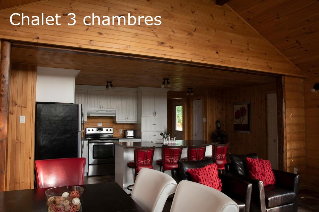 צ'מבורד Chalets Et Spa Lac Saint-Jean מראה חיצוני תמונה