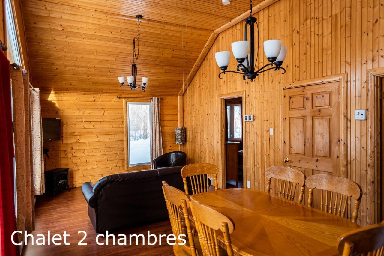 צ'מבורד Chalets Et Spa Lac Saint-Jean מראה חיצוני תמונה