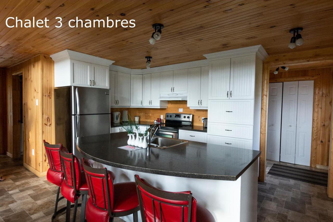 צ'מבורד Chalets Et Spa Lac Saint-Jean מראה חיצוני תמונה