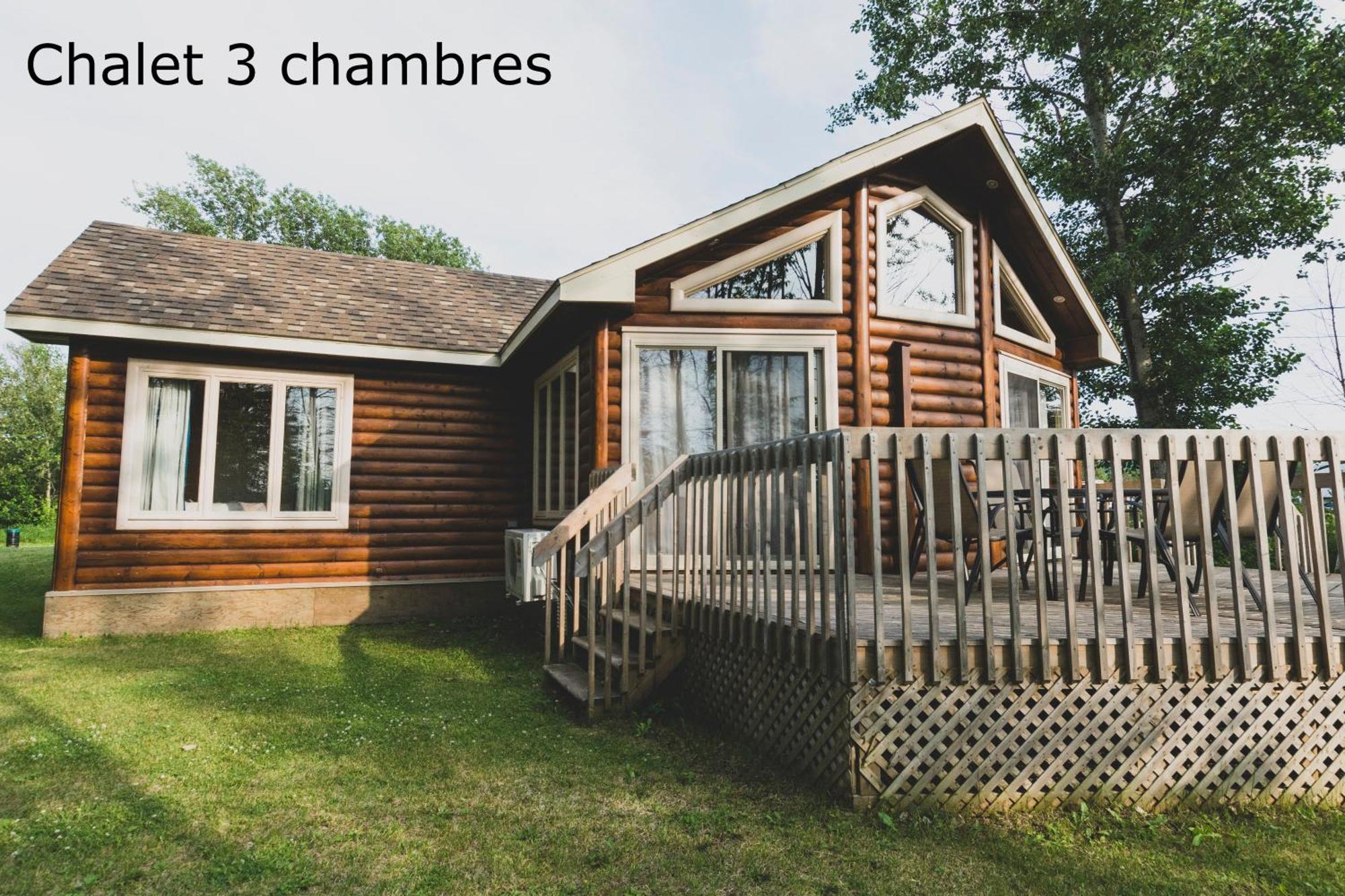צ'מבורד Chalets Et Spa Lac Saint-Jean מראה חיצוני תמונה