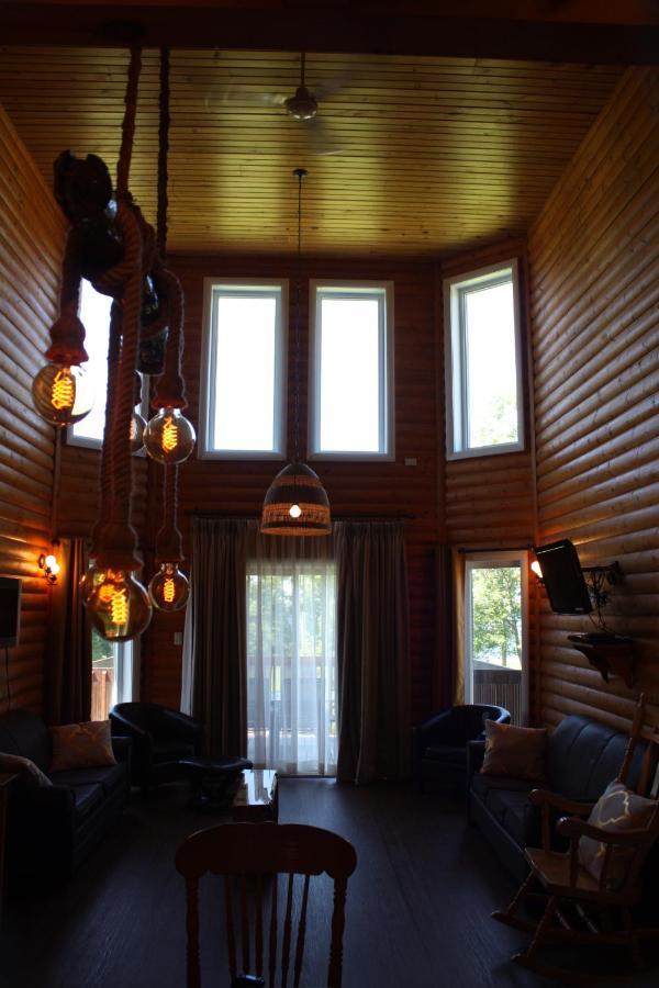 צ'מבורד Chalets Et Spa Lac Saint-Jean מראה חיצוני תמונה