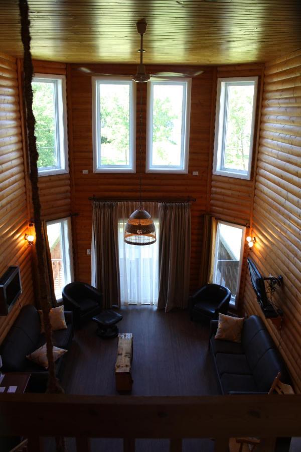 צ'מבורד Chalets Et Spa Lac Saint-Jean מראה חיצוני תמונה