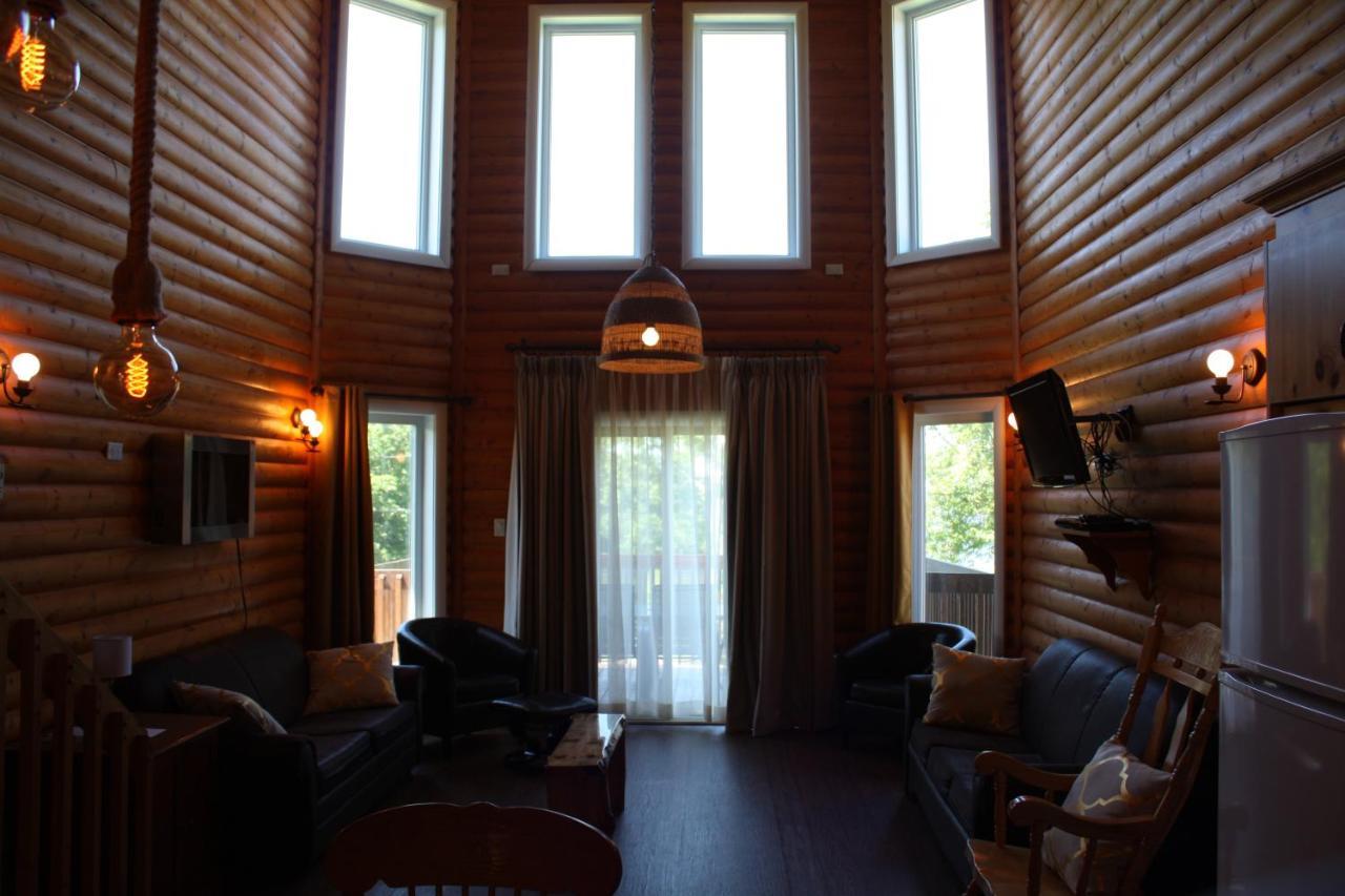 צ'מבורד Chalets Et Spa Lac Saint-Jean מראה חיצוני תמונה